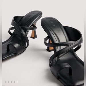 NA-KD Crossed Toe Strap Heels Black- Size 36
